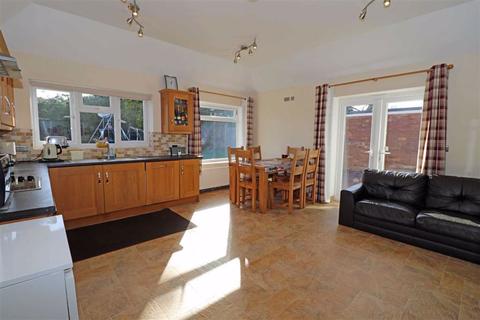 18 Glebe Road, Claverdon, Warwick, CV35 8NX