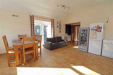 18 Glebe Road, Claverdon, Warwick, CV35 8NX