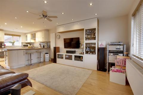 4 Briar Close, Newport, Brough, HU15 2QY