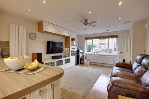4 Briar Close, Newport, Brough, HU15 2QY