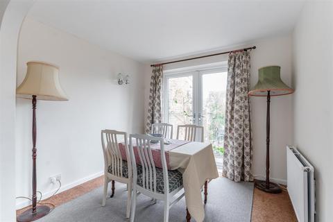 6 Ashlea, Olney, MK46 5HW