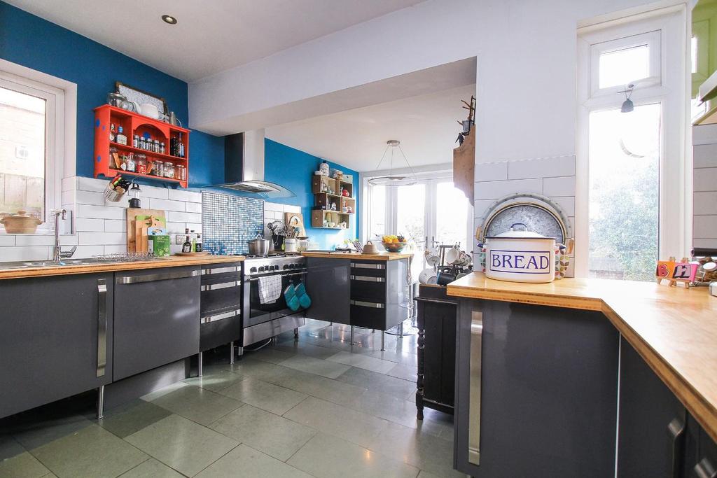 Hillcrest, Whitley Bay 4 bed semidetached house £339,950