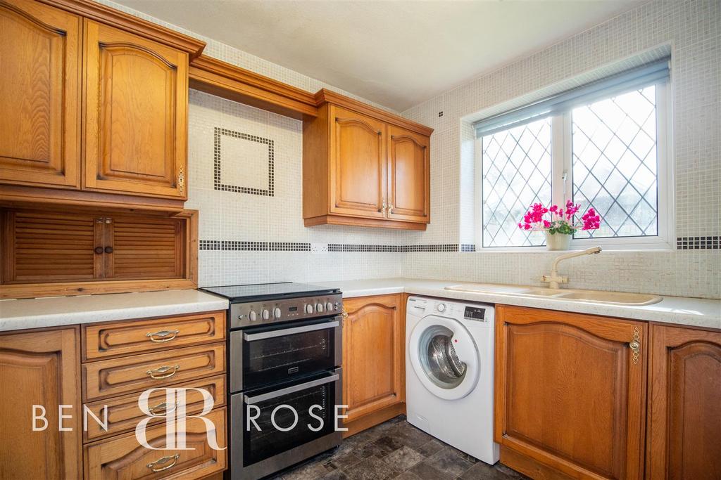 Millbrook Close, Wheelton, Chorley 4 bed detached house £229,995