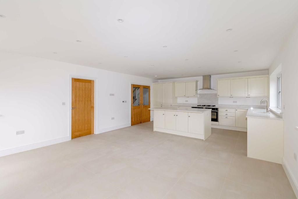 School Hill, Wrecclesham, Farnham 4 bed detached house £955,000