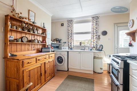 3 Cross Lane, Stocksbridge, Sheffield, S36 1AY