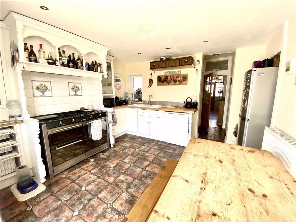 Spacious Family Breakfast Kitchen (rear)