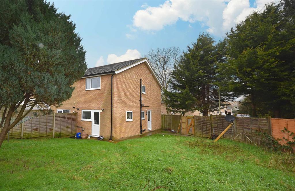 Field Avenue, Canterbury 2 bed house £230,000