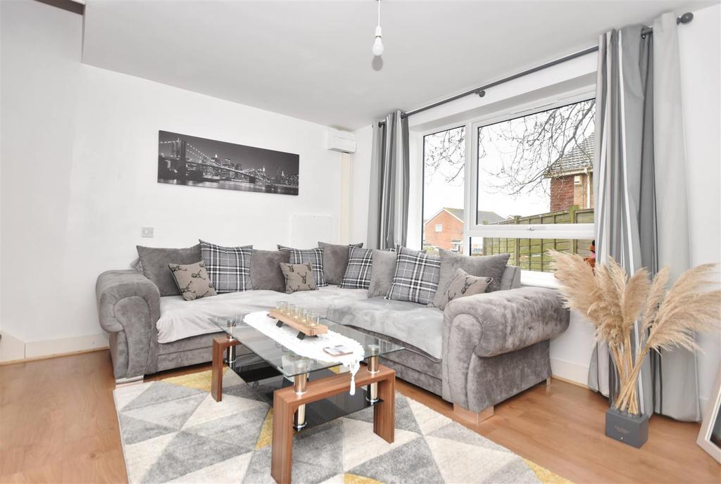 Field Avenue, Canterbury 2 bed house £230,000