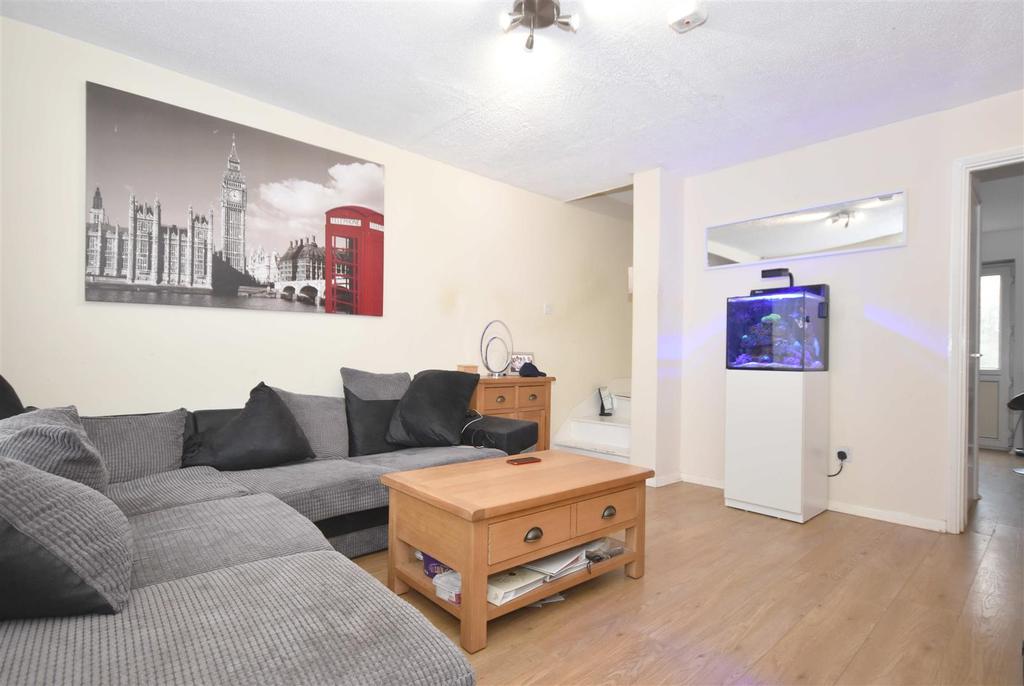Field Avenue, Canterbury 2 bed house £220,000