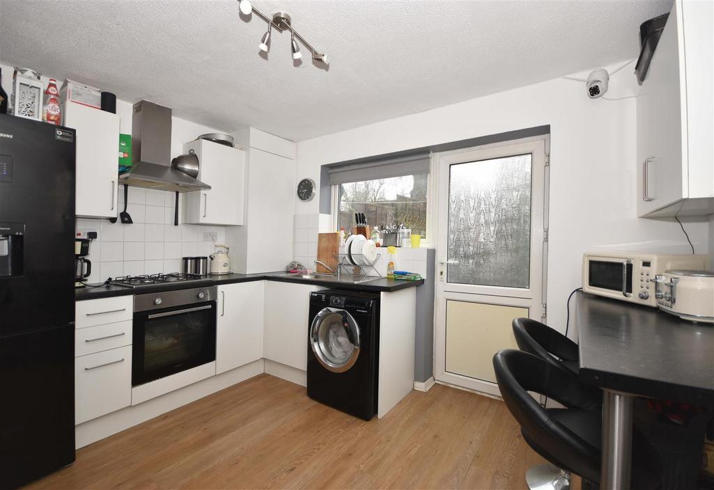 Field Avenue, Canterbury 2 bed house £220,000