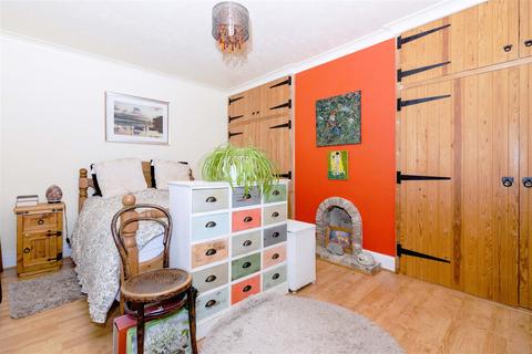 3 Browning Road, Worthing, BN11 4NS