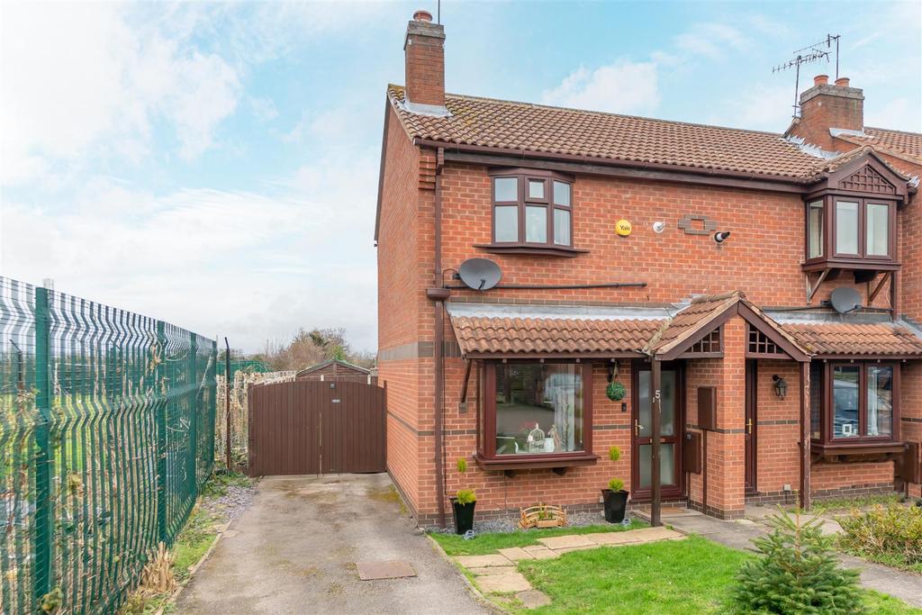 Thorntons Close, Cotgrave, Nottingham 2 bed end of terrace house £145,000