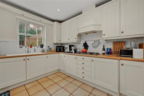 4 bedroom terraced house to rent, Sells Close, Guildford, Surrey, GU1