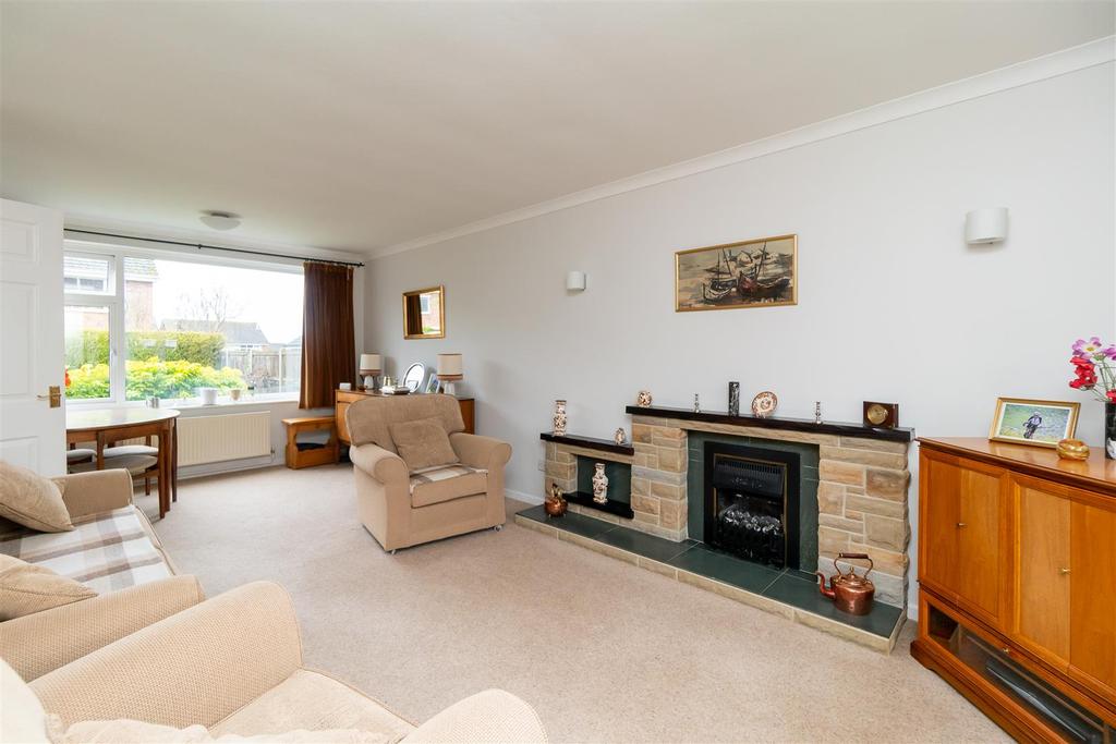Westway, Cotgrave, Nottingham 3 bed detached house £235,000