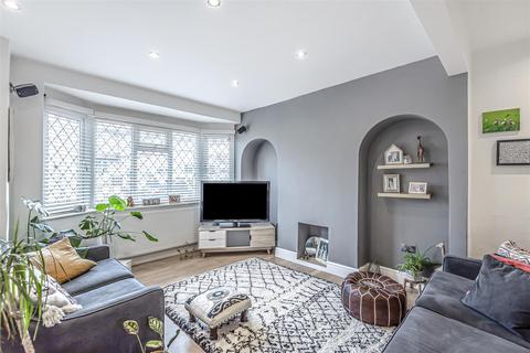 7 Delcombe Avenue, Worcester Park, KT4 8NY