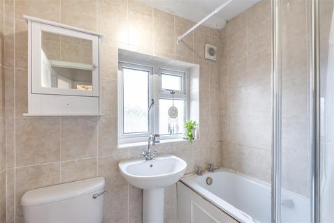 7 Delcombe Avenue, Worcester Park, KT4 8NY