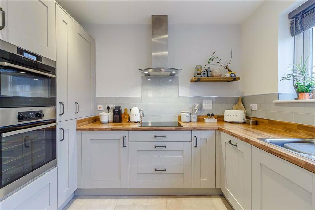 Great Spring Road, Sudbrook, Caldicot, Monmouthshire, NP26 3 bed semidetached house £270,000