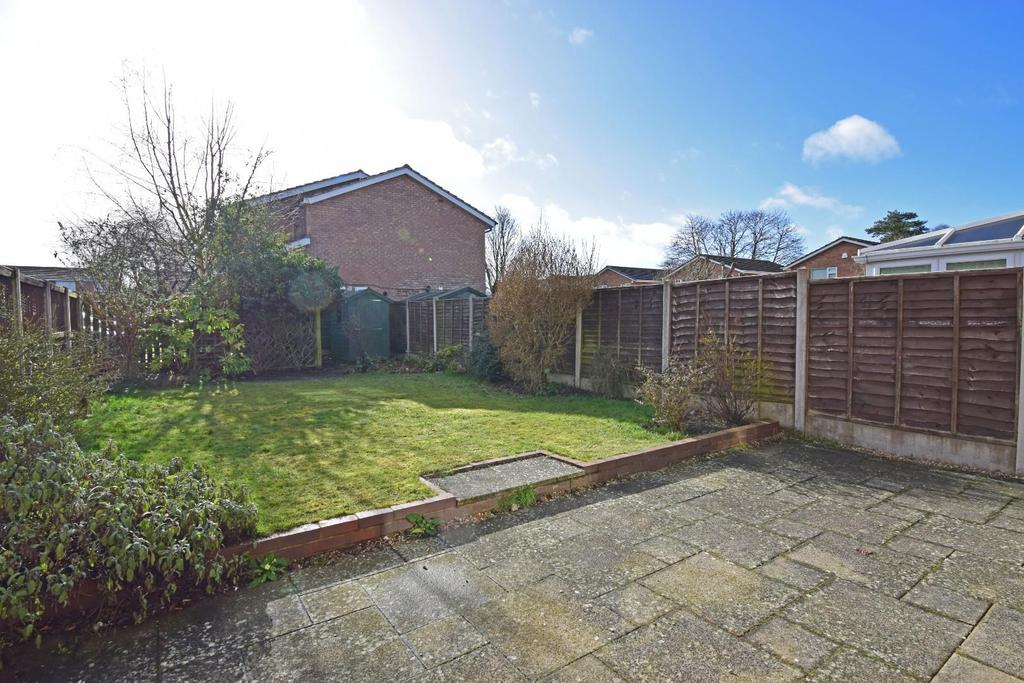 24 Hartford Road, Harwood Park... 3 bed semidetached house £280,000