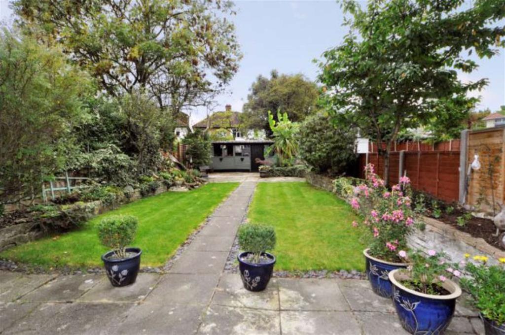 Rosslyn Crescent, Wembley, Middlesex 3 bed semidetached house £1,900