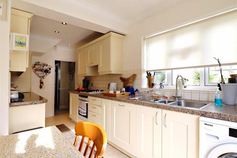 11 Heathside Avenue, Bexleyheath, DA7 4PZ