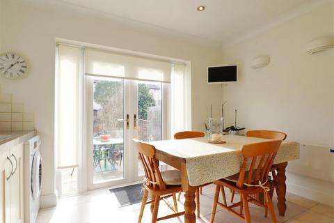 11 Heathside Avenue, Bexleyheath, DA7 4PZ