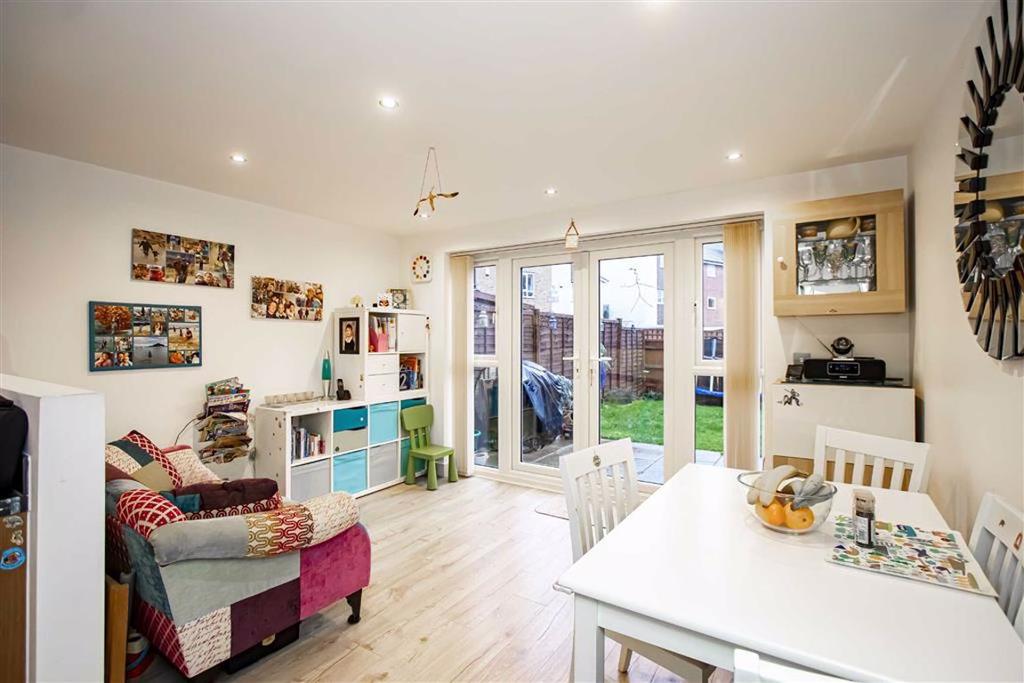 Butter Row, Wolverton, Milton Keynes... 4 bed detached house £345,000