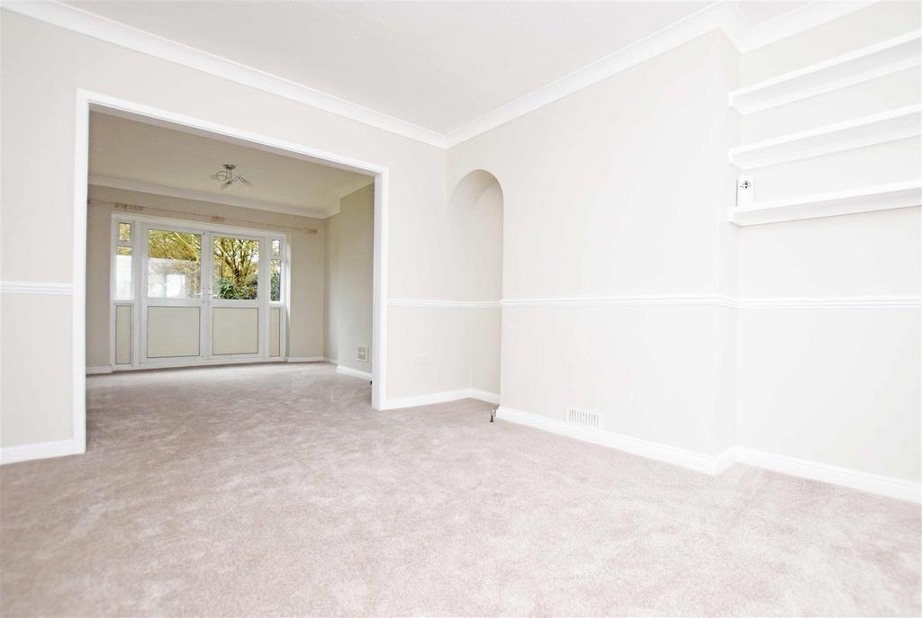 Buckingham Road, Hampton 4 bed semidetached house £650,000