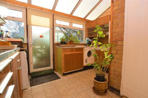4 Brixham Drive, Wigston, LE18 1BH