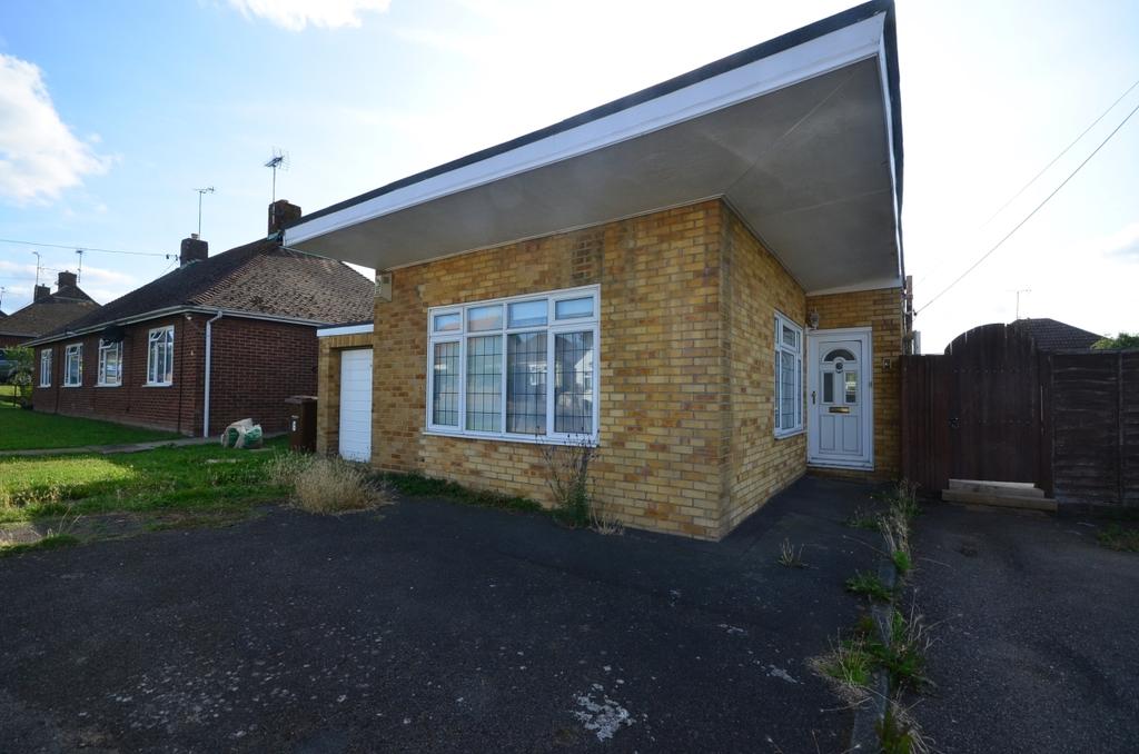 Elm Avenue Chattenden ME3 2 bed detached bungalow £1,000 pcm (£231 pw)