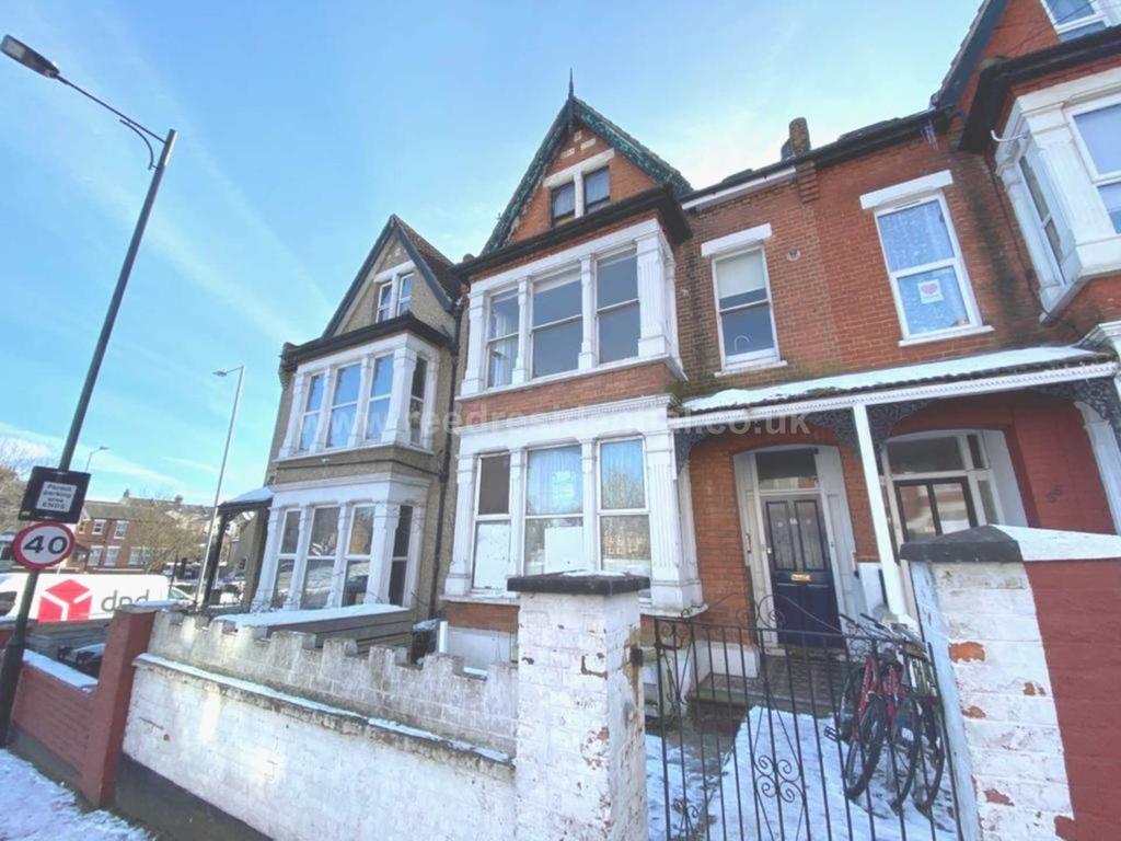 York Road, Southend On Sea 1 bed flat £725 pcm (£167 pw)