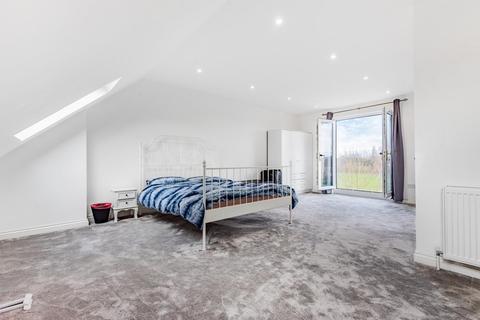 17 Linkway, London, SW20 9AT