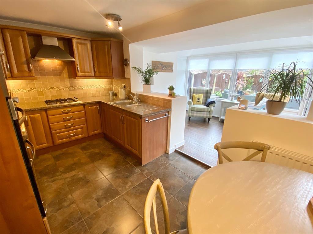 Glenwood Crescent, Chapeltown, Sheffield, S35 1YU 3 bed semidetached
