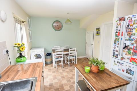 24 Dunford Close, Amesbury, Salisbury, SP4 7FX