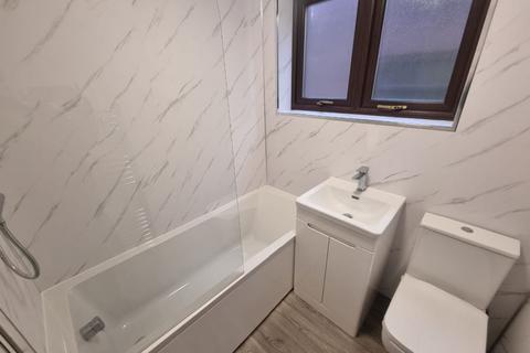 2 bedroom semi-detached house to rent, Cinder Bank, Dudley, DY2 9BP