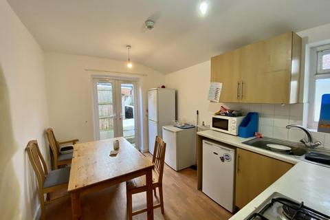 1 bedroom in a house share to rent, Grange Avenue,  Reading,  RG6