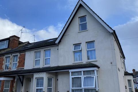1 bedroom in a house share to rent, Grange Avenue,  Reading,  RG6