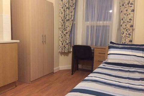 1 bedroom in a house share to rent, Grange Avenue,  Reading,  RG6