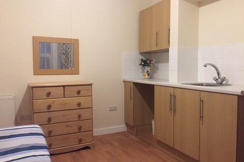 1 bedroom in a house share to rent, Grange Avenue,  Reading,  RG6