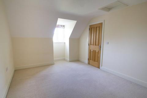 3 bedroom terraced house to rent, Valence Court, Bampton, Oxfordshire, OX18