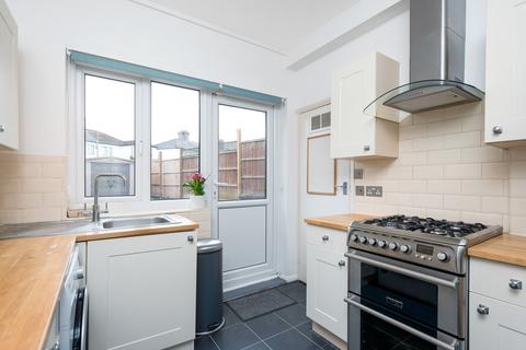 7 Mccall Crescent, London, SE7 8HS