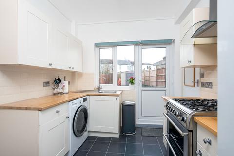 7 Mccall Crescent, London, SE7 8HS