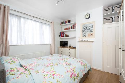 7 Mccall Crescent, London, SE7 8HS