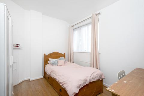 7 Mccall Crescent, London, SE7 8HS