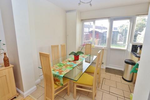 15 Rom Crescent, Romford, RM7 0PP
