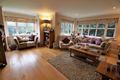 33a Oldfield Drive, Heswall, Wirral, CH60 6SS