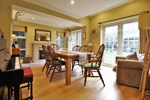 33a Oldfield Drive, Heswall, Wirral, CH60 6SS