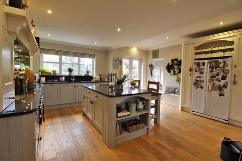 33a Oldfield Drive, Heswall, Wirral, CH60 6SS