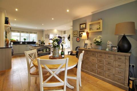 33a Oldfield Drive, Heswall, Wirral, CH60 6SS