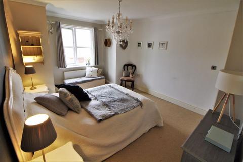 33a Oldfield Drive, Heswall, Wirral, CH60 6SS