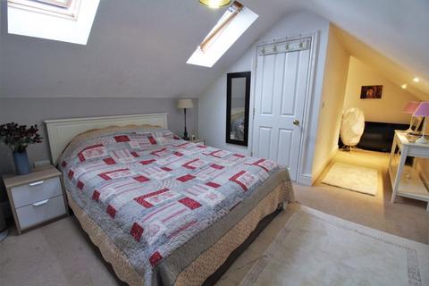 33a Oldfield Drive, Heswall, Wirral, CH60 6SS